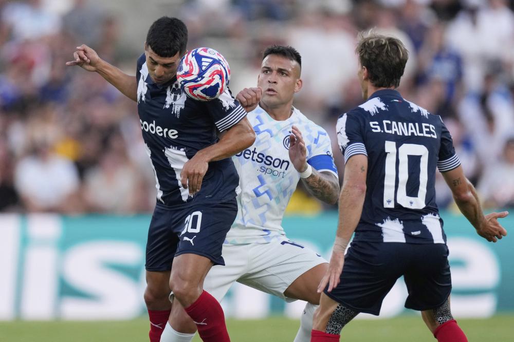 28球，B费升至葡萄牙队史射手榜第六位